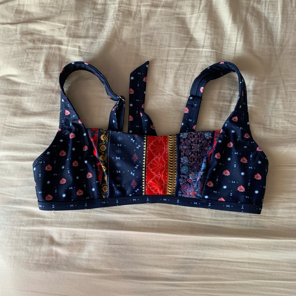 Jessica Simpson bikini top size m
